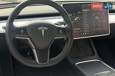 Седан Tesla Model 3 2022 в 