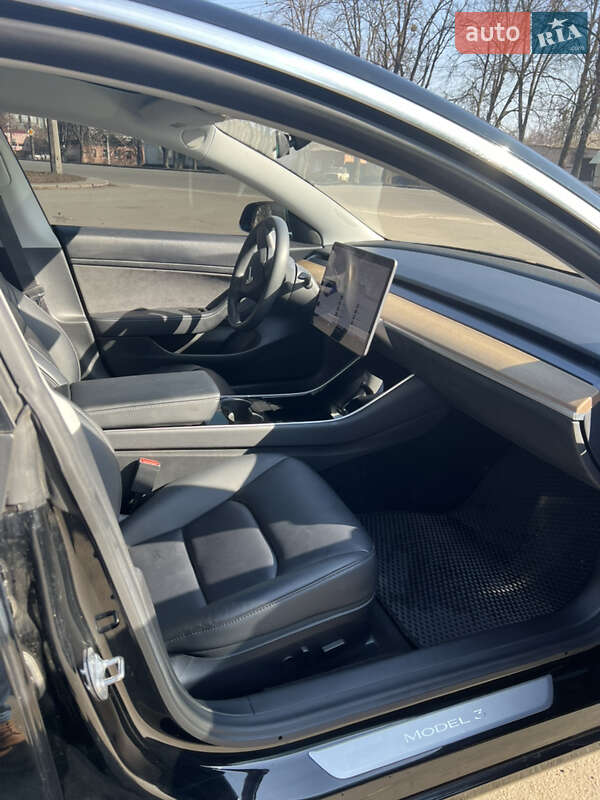 Седан Tesla Model 3 2020 в Полтаві