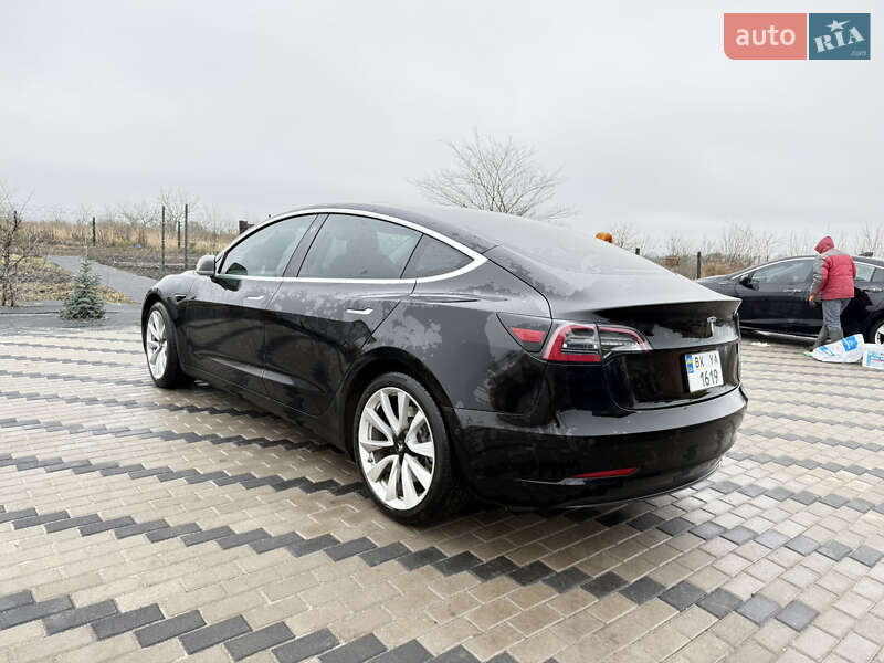 Седан Tesla Model 3 2020 в Рівному