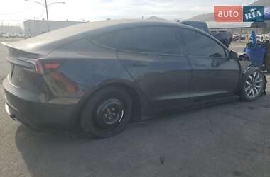Седан Tesla Model 3 2024 в 