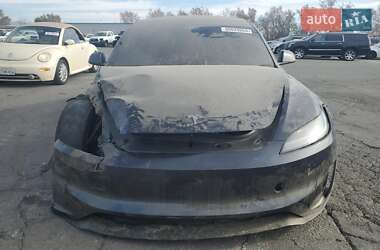 Седан Tesla Model 3 2024 в 
