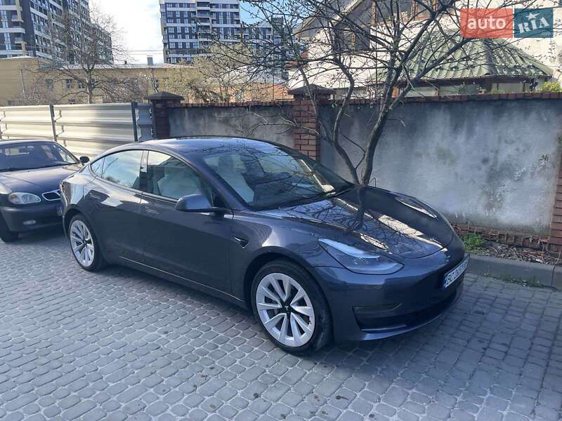 Седан Tesla Model 3 2021 в Львові