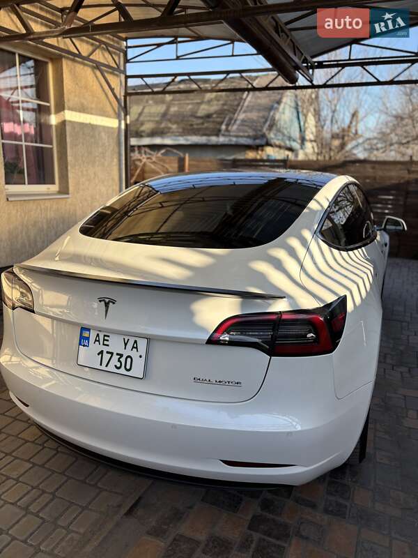 Седан Tesla Model 3 2019 в Дніпрі