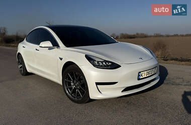 Седан Tesla Model 3 2020 в 