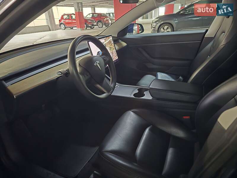 Седан Tesla Model 3 2020 в Львове