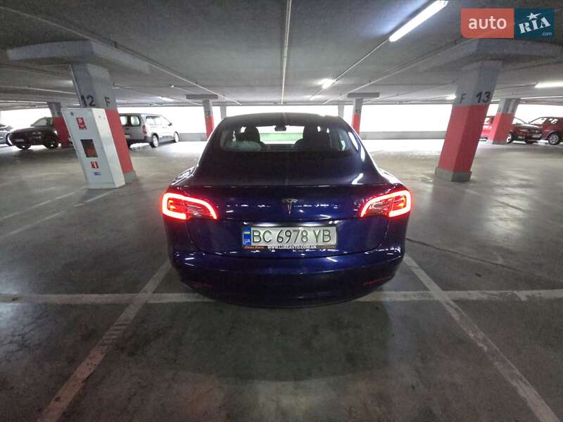 Седан Tesla Model 3 2020 в Львове