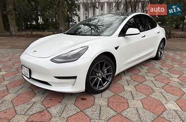 Седан Tesla Model 3 2021 в 