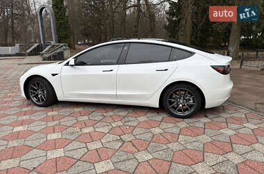 Седан Tesla Model 3 2021 в 