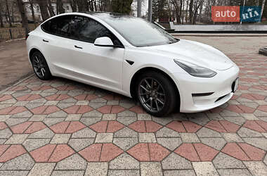 Седан Tesla Model 3 2021 в 