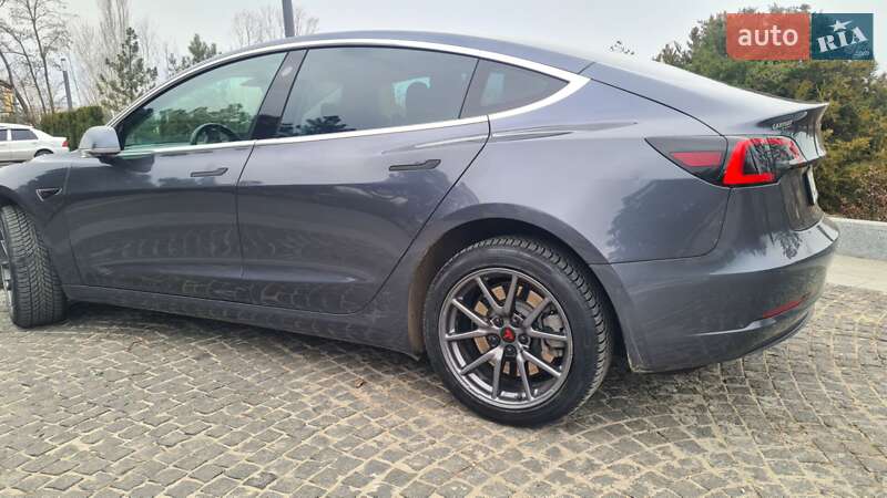 Седан Tesla Model 3 2019 в Дніпрі