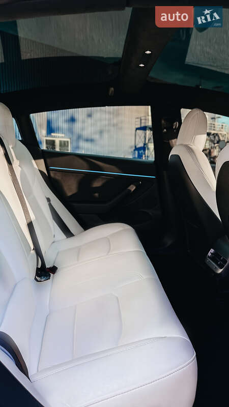 Седан Tesla Model 3 2019 в Черновцах