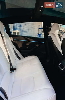 Седан Tesla Model 3 2019 в 