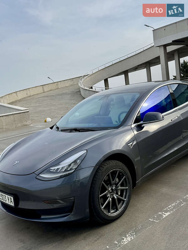 Седан Tesla Model 3 2019 в Одесі