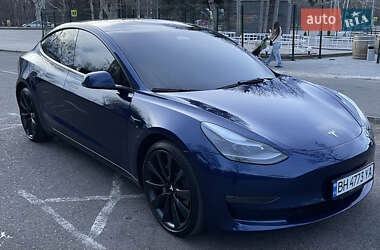 Седан Tesla Model 3 2022 в 