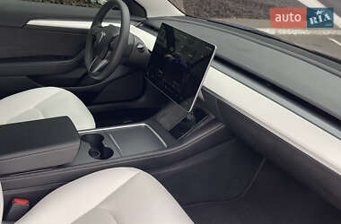 Седан Tesla Model 3 2022 в 