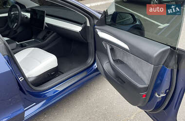 Седан Tesla Model 3 2022 в 