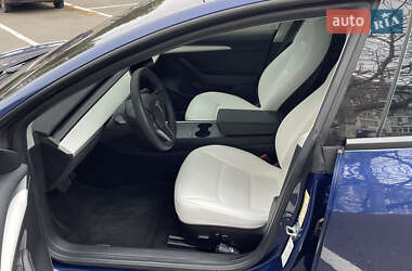 Седан Tesla Model 3 2022 в 