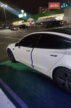 Седан Tesla Model 3 2022 в 