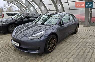 Седан Tesla Model 3 2021 в 