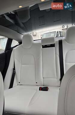 Седан Tesla Model 3 2021 в 