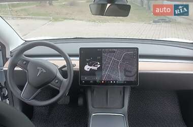 Седан Tesla Model 3 2023 в 