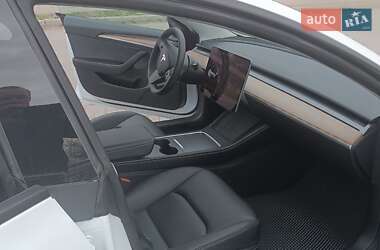 Седан Tesla Model 3 2023 в 