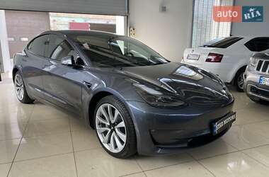 Седан Tesla Model 3 2022 в 