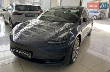 Седан Tesla Model 3 2022 в 