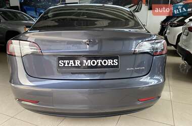 Седан Tesla Model 3 2022 в 