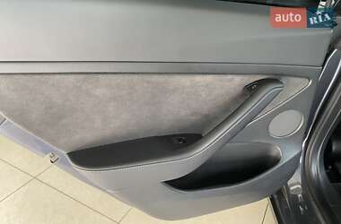 Седан Tesla Model 3 2022 в 