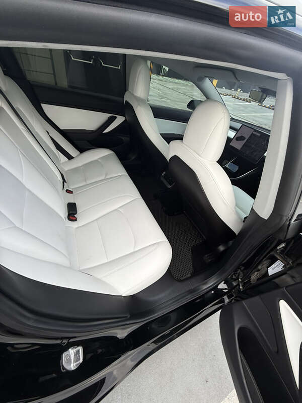 Седан Tesla Model 3 2019 в Киеве