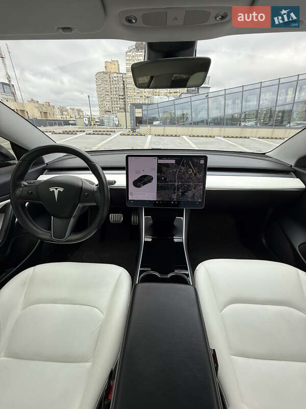 Седан Tesla Model 3 2019 в Киеве