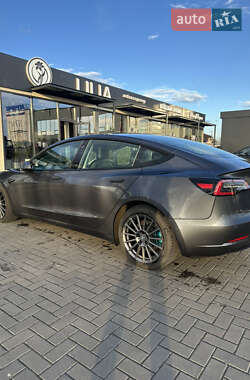 Седан Tesla Model 3 2021 в 