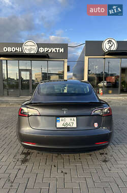 Седан Tesla Model 3 2021 в 