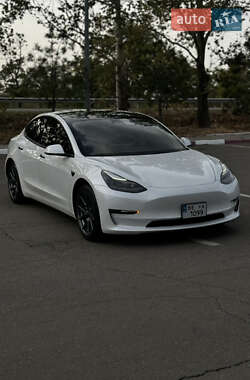 Седан Tesla Model 3 2021 в 