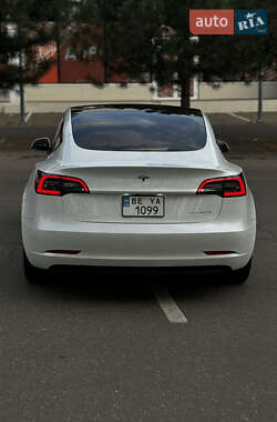 Седан Tesla Model 3 2021 в 