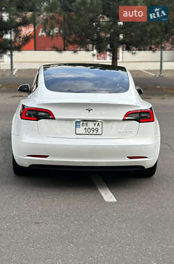 Седан Tesla Model 3 2021 в 