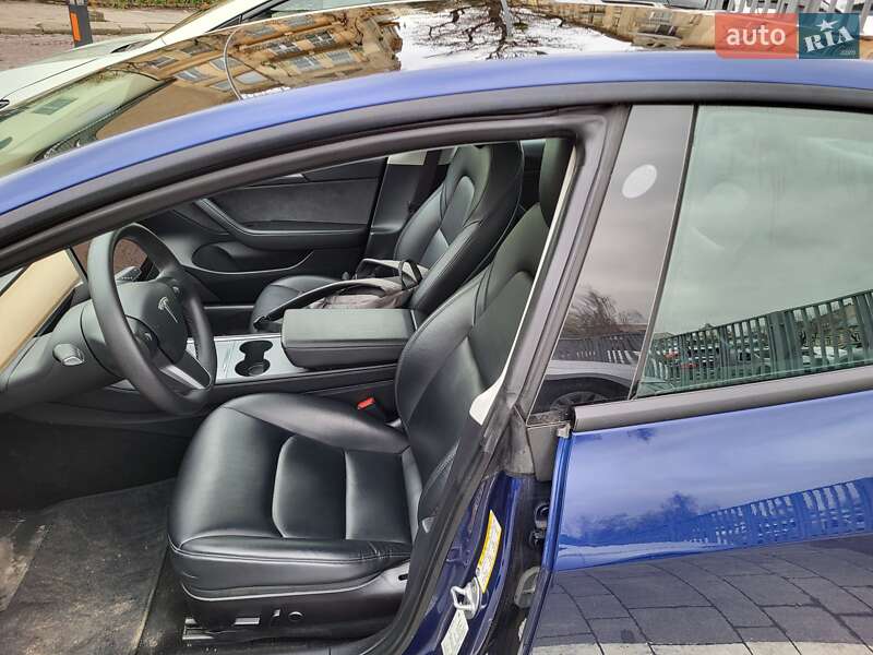 Седан Tesla Model 3 2022 в Киеве