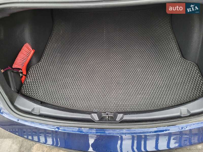 Седан Tesla Model 3 2022 в Киеве