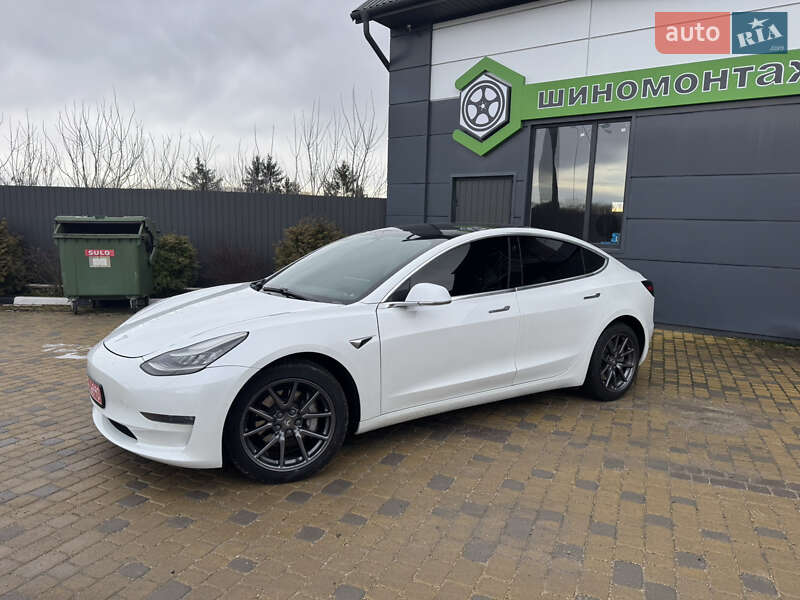 Седан Tesla Model 3 2019 в Тернополі