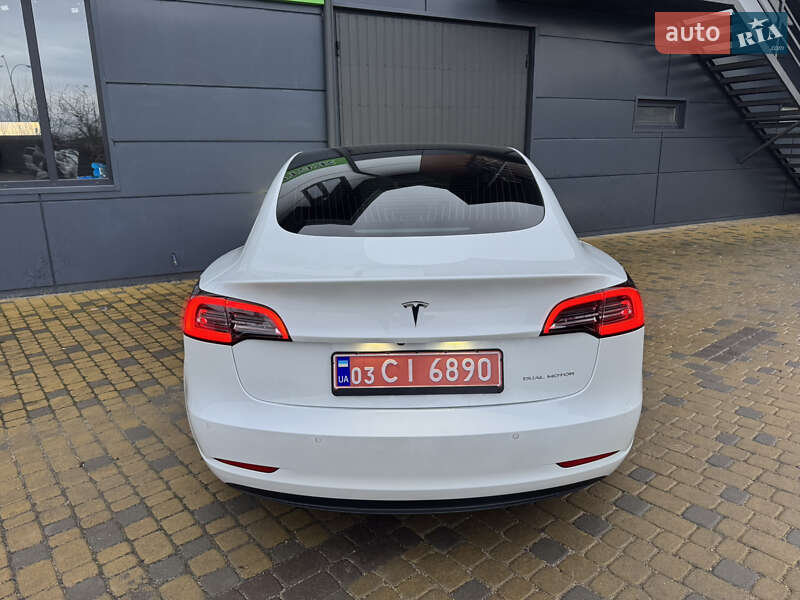 Седан Tesla Model 3 2019 в Тернополі