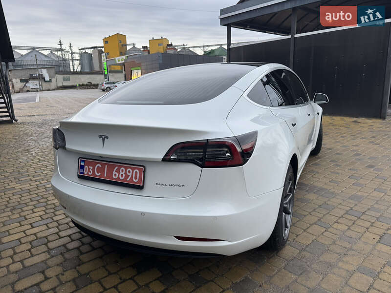 Седан Tesla Model 3 2019 в Тернополі