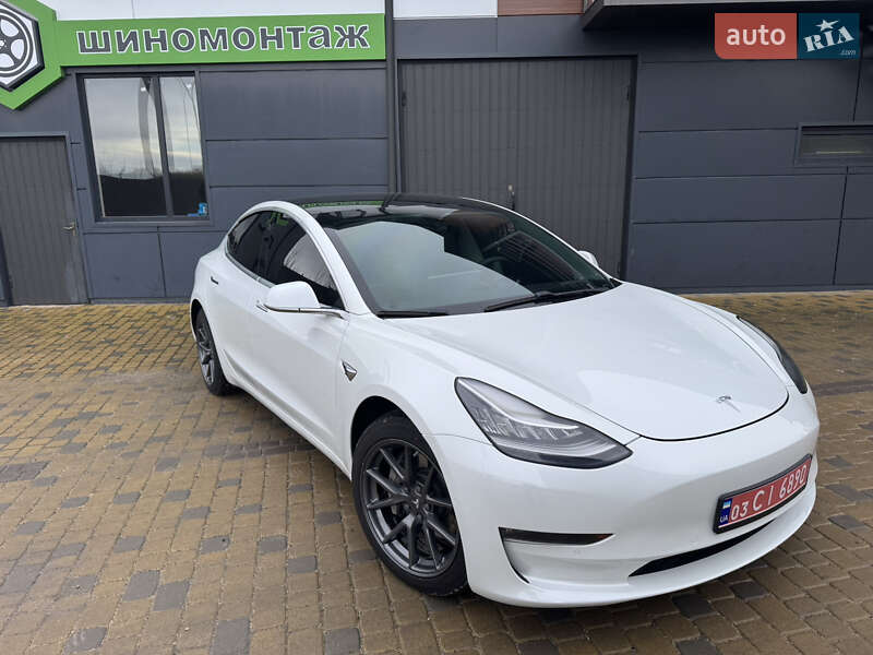 Седан Tesla Model 3 2019 в Тернополі
