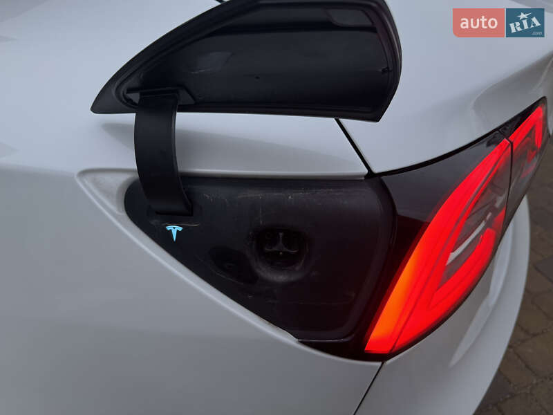 Седан Tesla Model 3 2019 в Тернополі