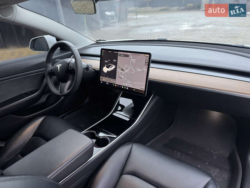 Седан Tesla Model 3 2019 в Тернополі