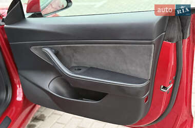 Седан Tesla Model 3 2020 в 