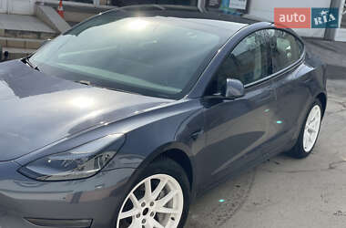 Седан Tesla Model 3 2021 в 