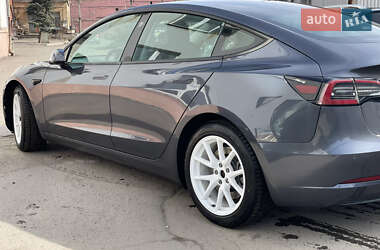 Седан Tesla Model 3 2021 в 