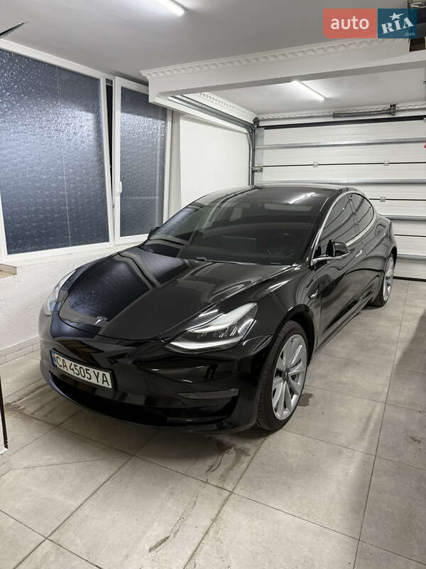 Седан Tesla Model 3 2018 в Умани