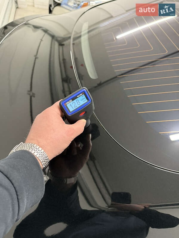 Седан Tesla Model 3 2018 в Умани